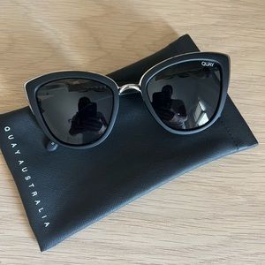 Quay Australia Honey Sunglasses Black Smoke
Cat Eye